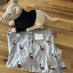 American Eagle Outfitters Gray Snoopy Print Pet Sweater